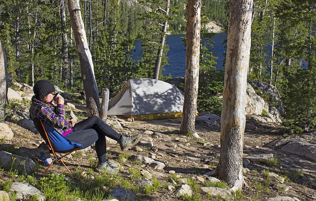 camping-bjerge nyder morgenkaffen på teltturn